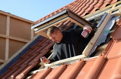 Pose de fenêtres de toit Velux à la Noë-Poulain